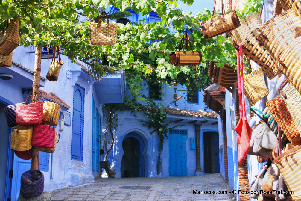 Rua na cidade de Chefchaouen em Marrocos