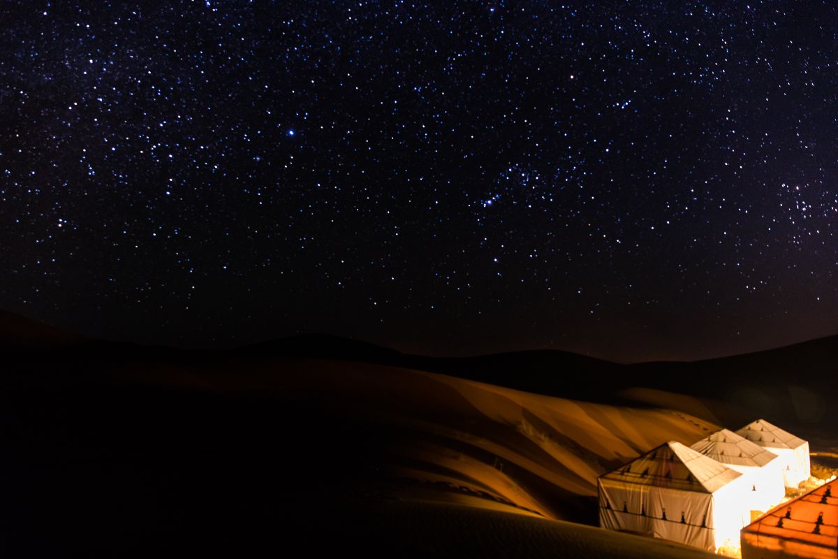 Noite em tendas no Deserto do Saara
