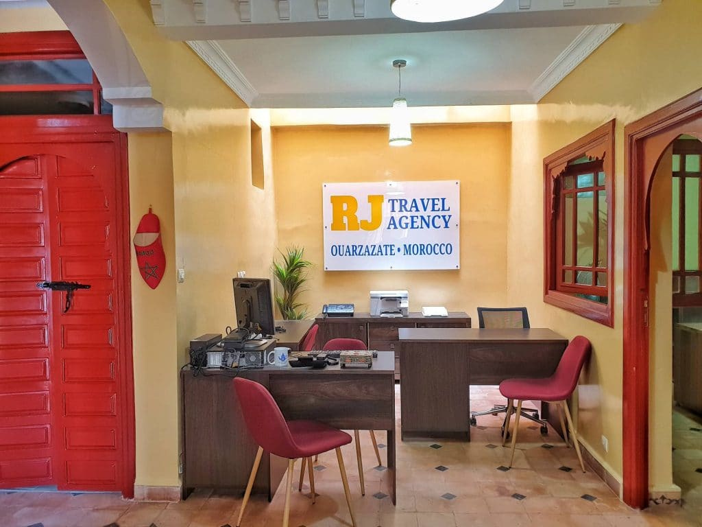 Interior do escritório da RJ Travel Agency, um Operador Turístico & DMC na cidade de Ouarzazate em Marrocos 