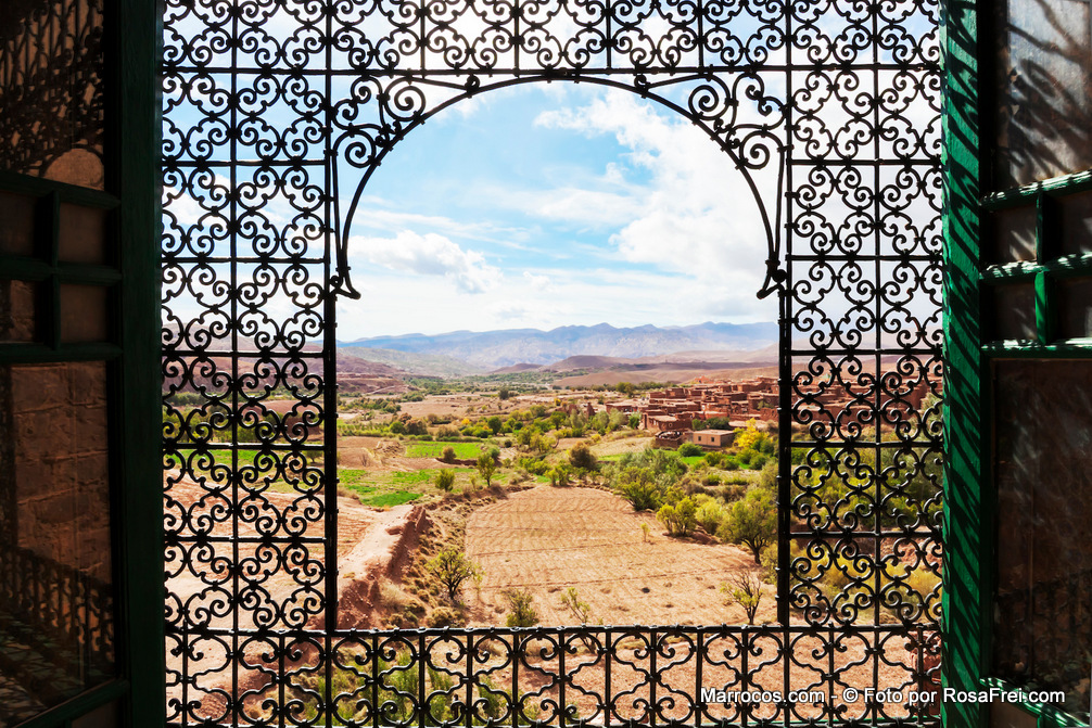 Vista da janela do Casbá de Telouet em Marrocos