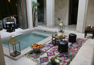 Pátio com piscina em Marrocos